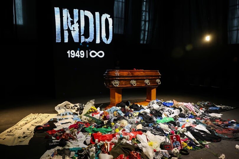 g.jpg Terminó el velatorio del Indio Solari tras una despedida multitudinaria en Avellaneda