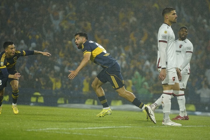 Boca goleó y se acomodó en las tablas. Show de Di María en Rosario