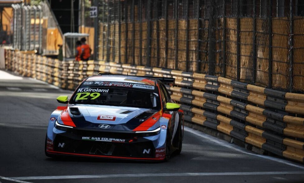 TCR: Néstor Girolami ganó en Macao. Leonel Pernía hizo la pole en Cuiabá