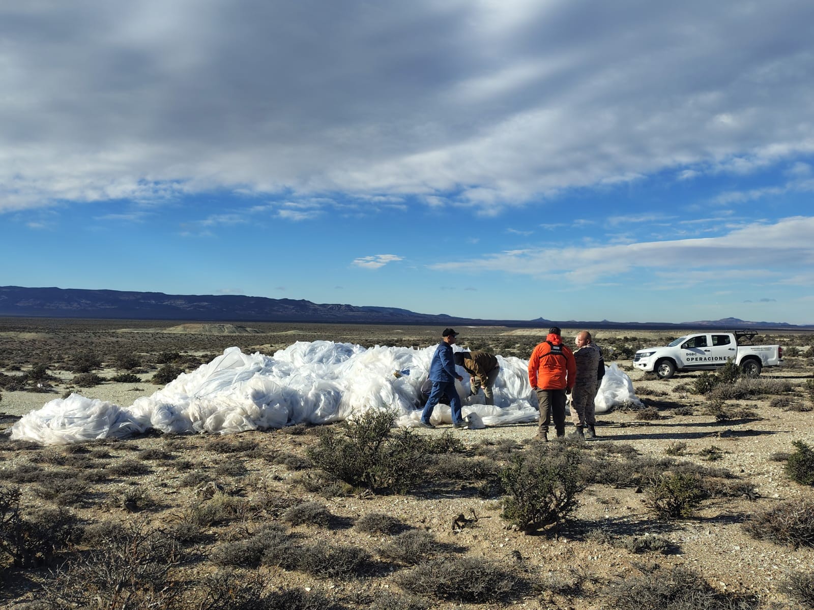 globo2.jpg El Gobierno del Chubut encontró en El Escorial los restos que faltaban del globo de la NASA