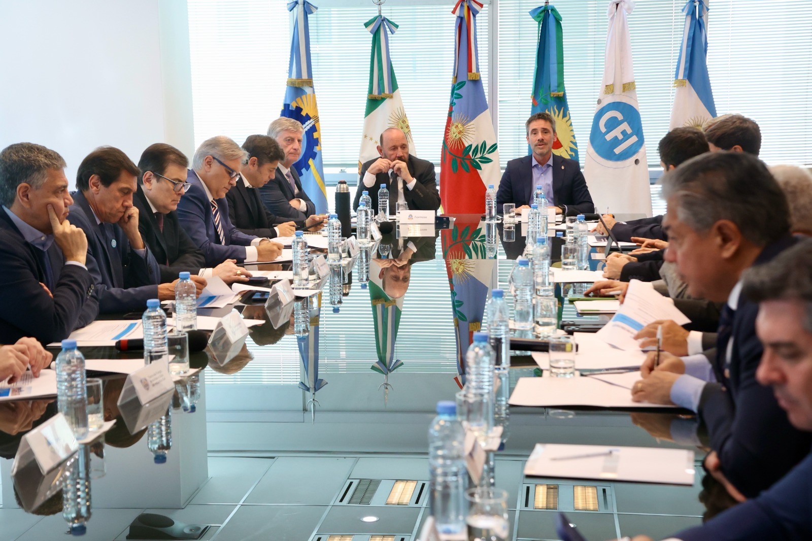 Ziliotto se reunió con otros 22 gobernadores ante la caída de las finanzas provinciales