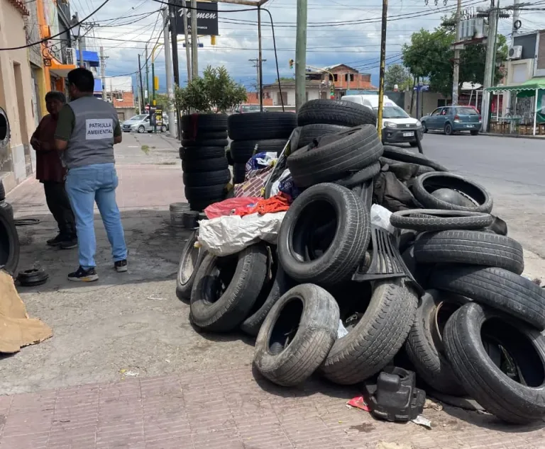 gomeria-1-jpeg-e1737572973410-768x634.webp El municipio multó a una gomería por incumplimiento a la normativa