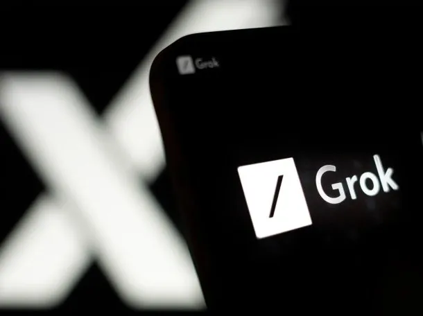 Grok, el chatbot de X, publicó mensajes de odio