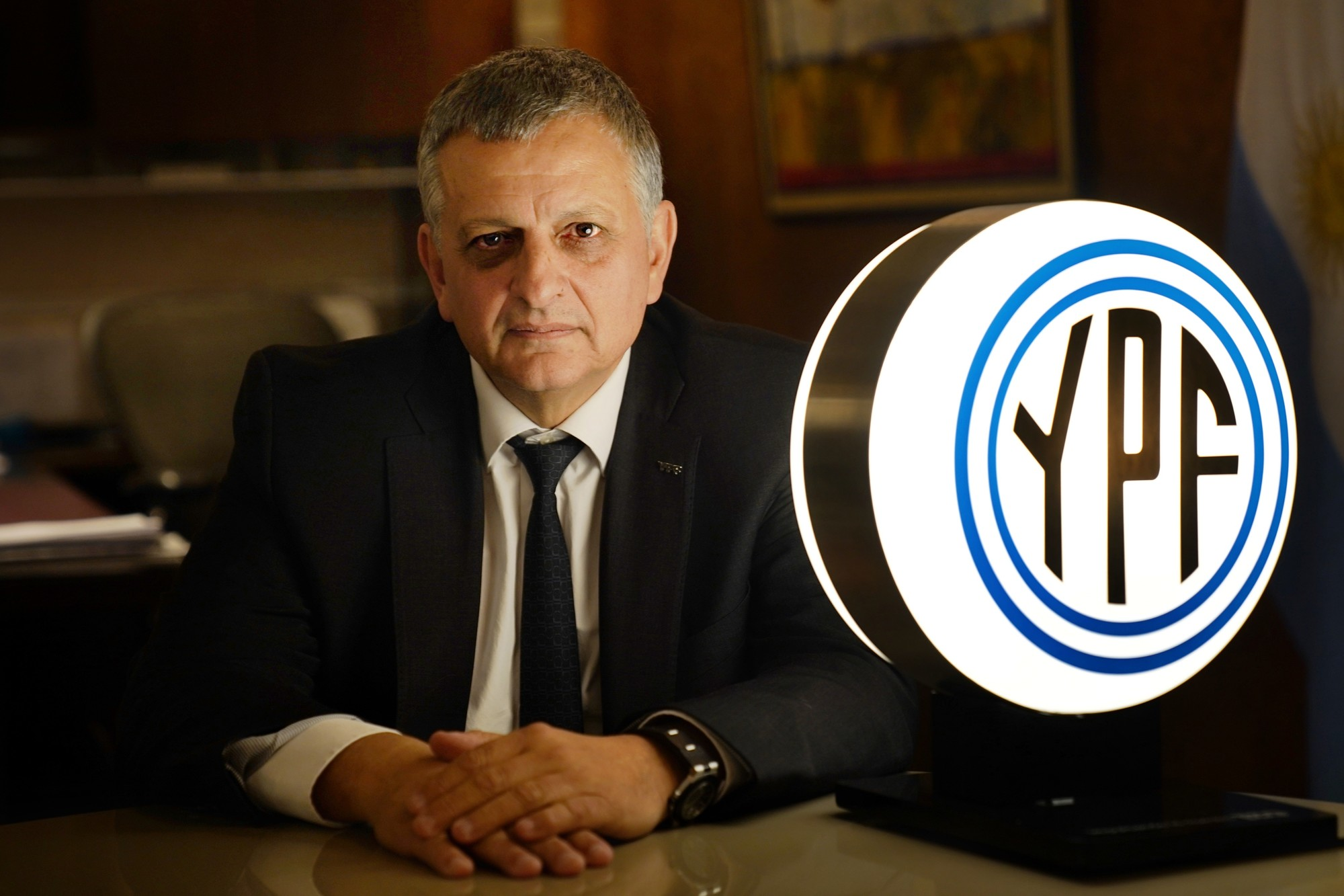 El presidente de YPF advirtió posibles aumentos paulatinos en las naftas