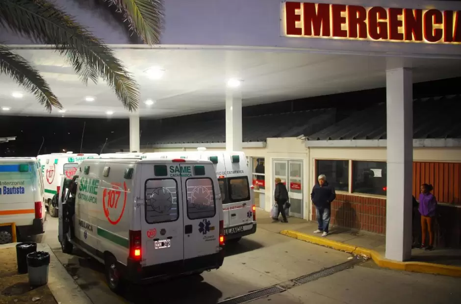 Festejaba con sus amigos, se cayó y golpeó contra una piedra