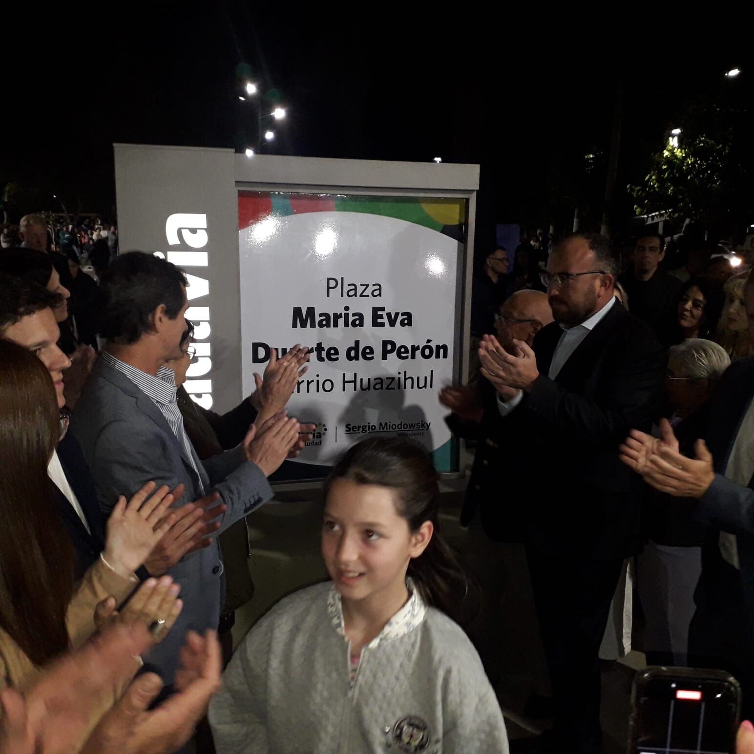 Dentro del marco de las obras por el Aniversario del departamento, el intendente Sergio Miodowski dejo inaugurada la refacción de la Plaza del Bº Huaziul.