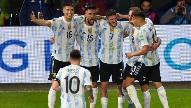 Con dos goles de Messi en su despedida, Argentina ganó 3 a 0 ante Venezuela