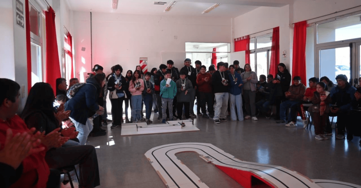 El intendente Jorge Espejo acompañó la Muestra Final de Robótica en Iglesia