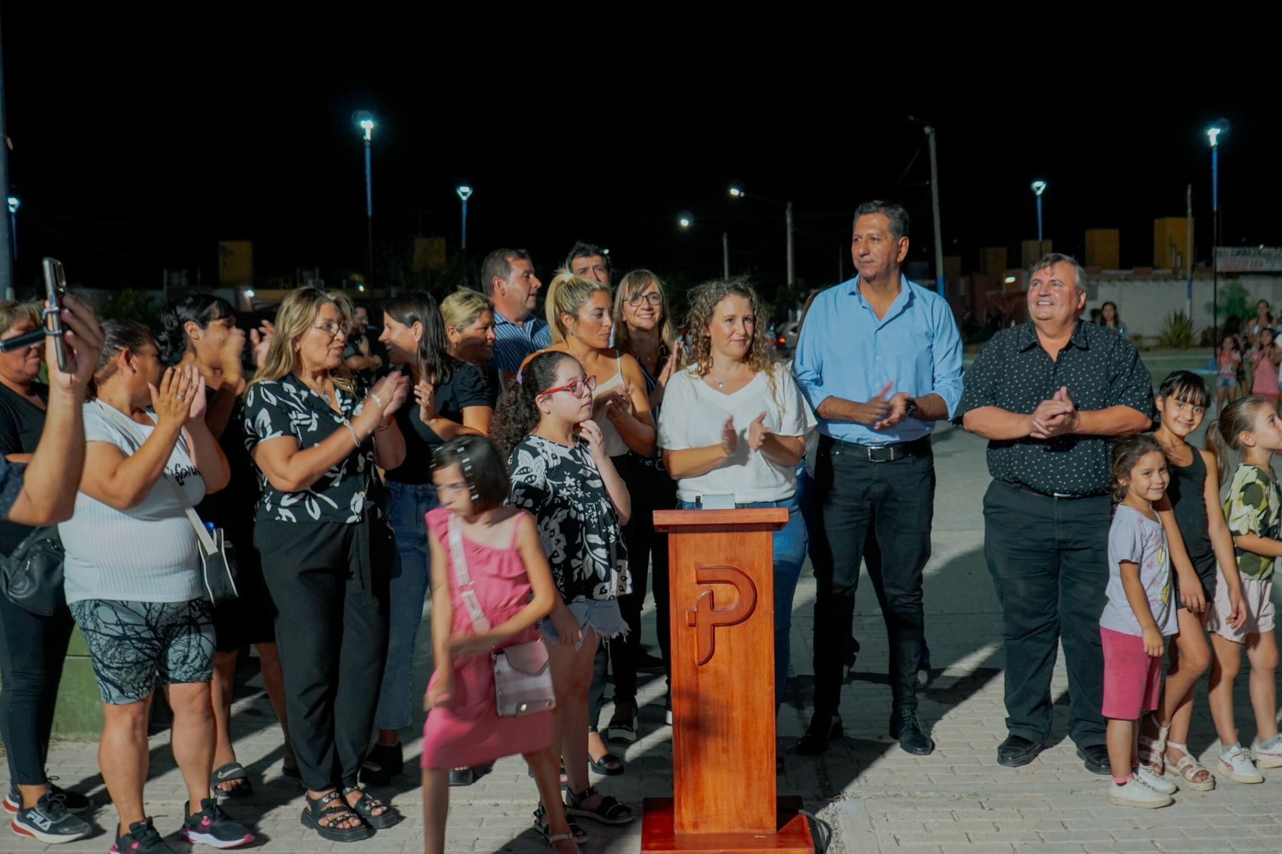 POCITO: Fabian Aballay inauguró nuevas obras de Iluminación en el Barrio Cerro Grande