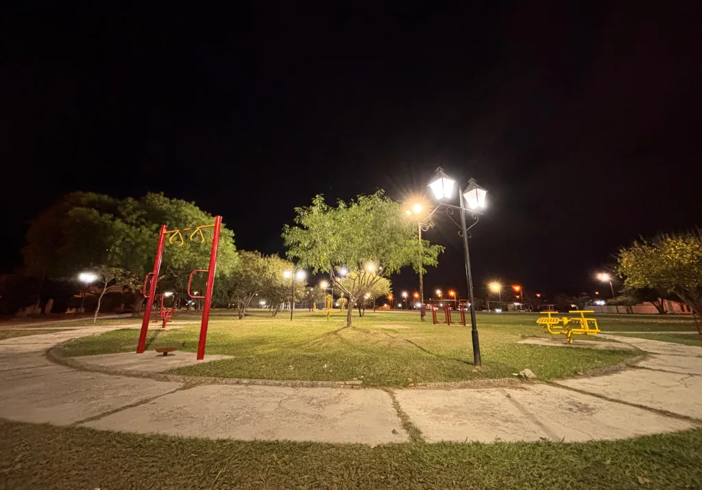 iluminacion-barrio-los-lapachos-2-1024x716.webp Municipalidad de Salta: Iluminaron y recuperaron el espacio verde del barrio Los Lapachos