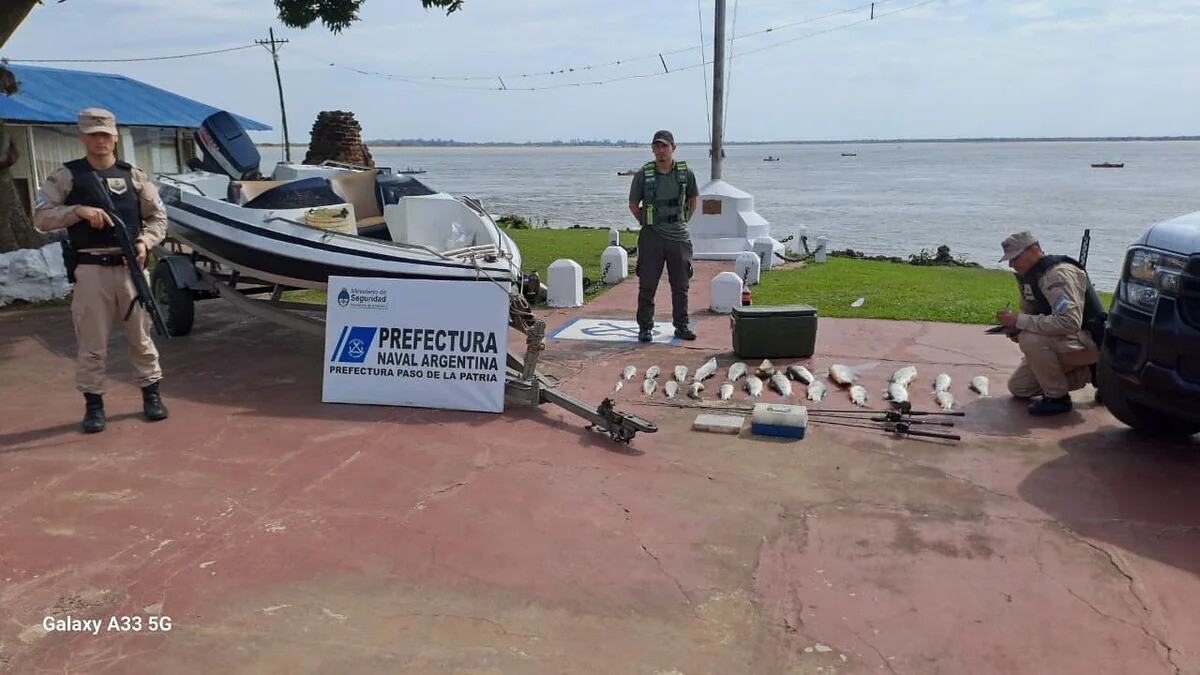 image - 2026-08-19T170840.355.png Corrientes: Pescadores paraguayos depredaban el río Paraná en un área de reserva
