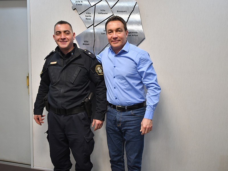 Florencio Varela: Un policía salvó la vida a un niño en un acto heroico