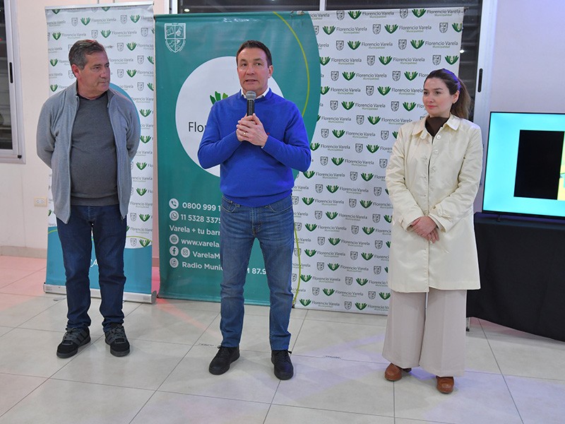 Florencio Varela: Andrés Watson entregó reconocimientos municipales a instituciones sociales