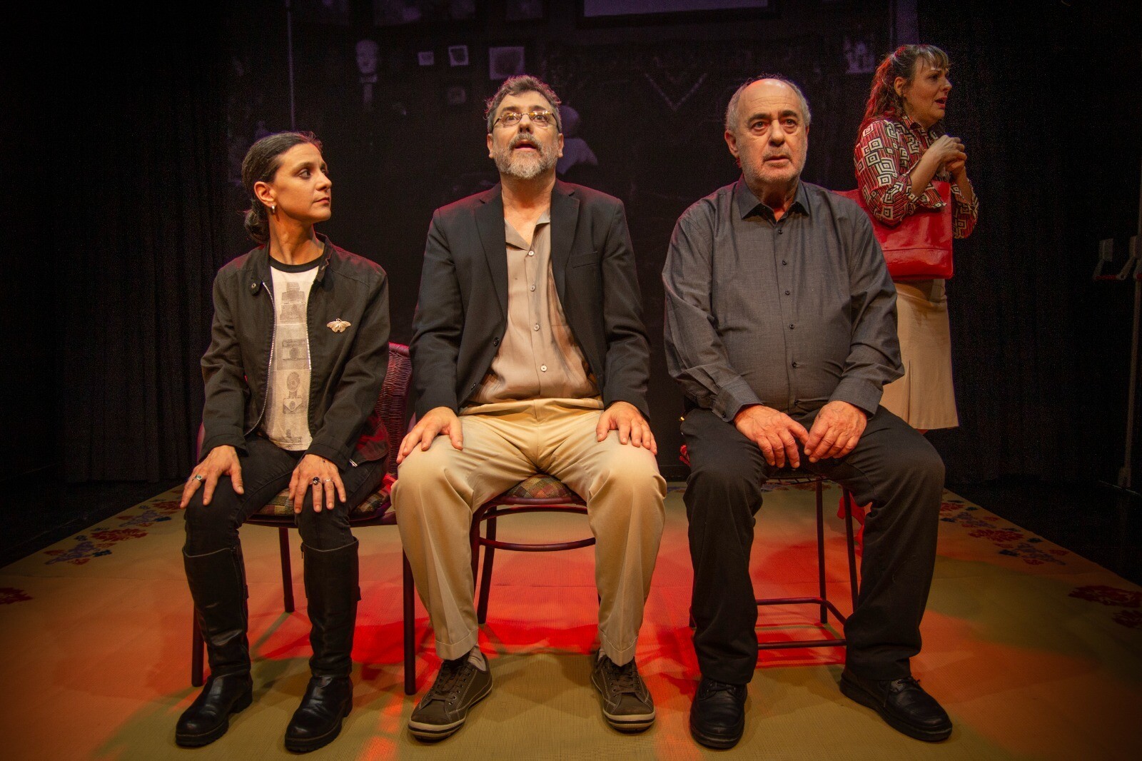 Es tan largo el adiós. Sesión en espera, en Itaca Complejo Teatral