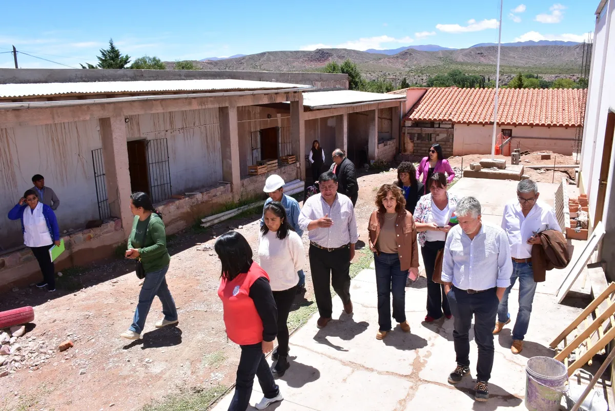 La ministra Serrano recorrió la obra de ampliación del Colegio Secundario de Uquía