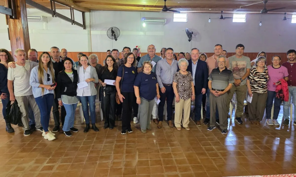El senador Michlig y el diputado González entregaron aportes PFI a numerosas instituciones de San Cristóbal