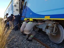 images (1).jpg Descarriló tren de pasajeros