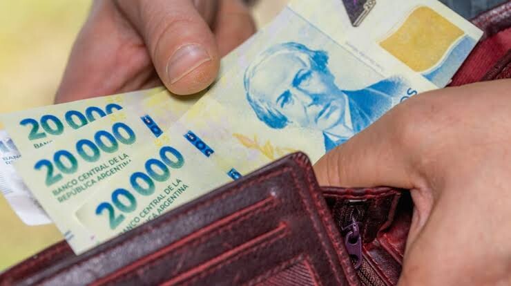 Salarios registrados según el Indec: volvieron a caer en mayo