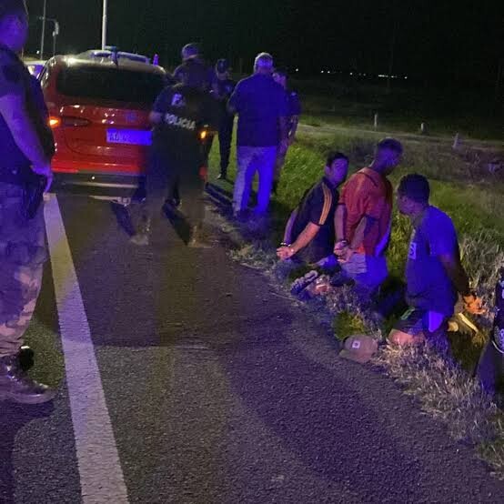 Cuatro vecinos de José C. Paz detenidos en Saladillo por presunto robo: la familia denuncia una “cama” y asegura que son vendedores ambulantes