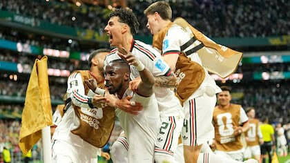 EL TRI GOLEÓ Y REPÚBLICA CHECA SE DESPIDIÓ DE LA COPA DEL MUNDO.