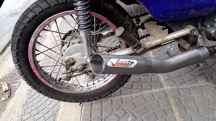 VECINOS PIDEN TERMINAR CON RUIDOS DE ESCAPES DE MOTOS