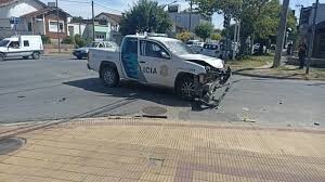 Choque entre patrullero y móvil de Centinela en Del Valle y Alsina (Tandil)