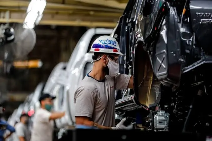 Se perdieron más de 20.000 empleos registrados y cerraron 3.000 empresas desde noviembre de 2023
