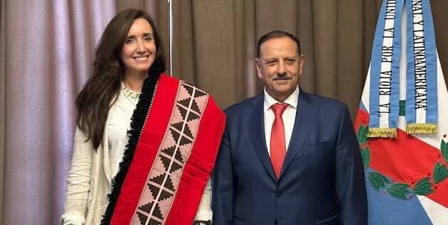 Villarruel al podio de las roscas de Pascua, con Axel y Quintela, mientras Duhalde reclama unidad al PJ Villarruel al podio de las roscas de Pascua, con Axel y Quintela, mientras Duhalde reclama unidad al PJ