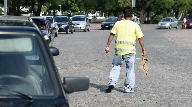 El Senado Provincial aprobó la prohibición de la actividad de cuidacoches