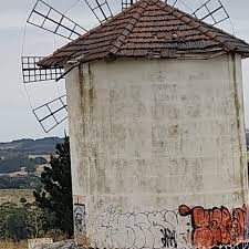 Alertan por el deterioro del molino del Monumento a Don Quijote, un ícono turístico de Tandil
