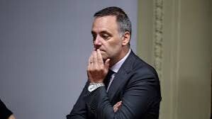 images.jpg Renunció Manuel Adorni, el funcionario que Milei defendió incansablemente y tuvo que soltar