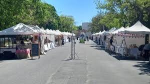 Feria de la Comunidad Emprendedora: edición especial de Navidad con miles de productos locales.