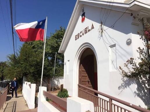 CÓMO SE PREPARA CHILE PARA ENFRENTAR UNA OLA DE VIOLENCIA ESCOLAR: CONTROLES, INSPECCIÓN DE MOCHILAS Y DETECTORES DE METALES