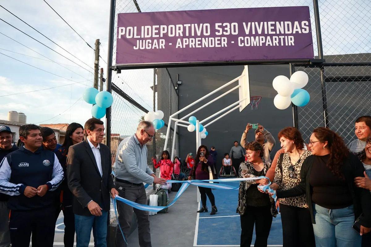 Sadir inauguró el primer polideportivo inclusivo de la capital en el barrio San Pedrito
