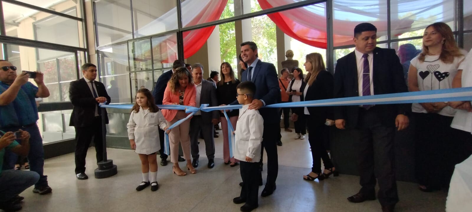 El Gobernador Orrego, Inauguró Obras de Refacción Integral en la Escuela Paula A. de Sarmiento