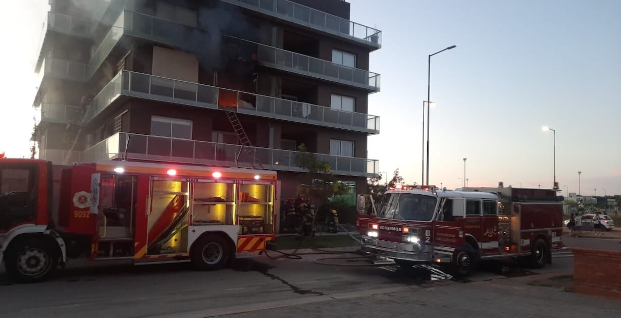 Incendio y 30 evacuados en el barrio Docta de Córdoba