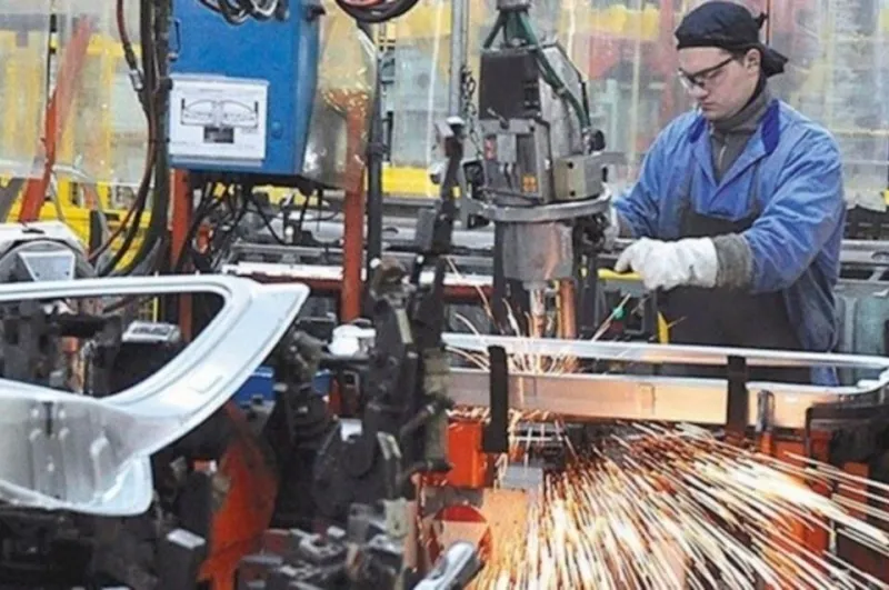 La industria santafesina no repunta y profundiza su caída