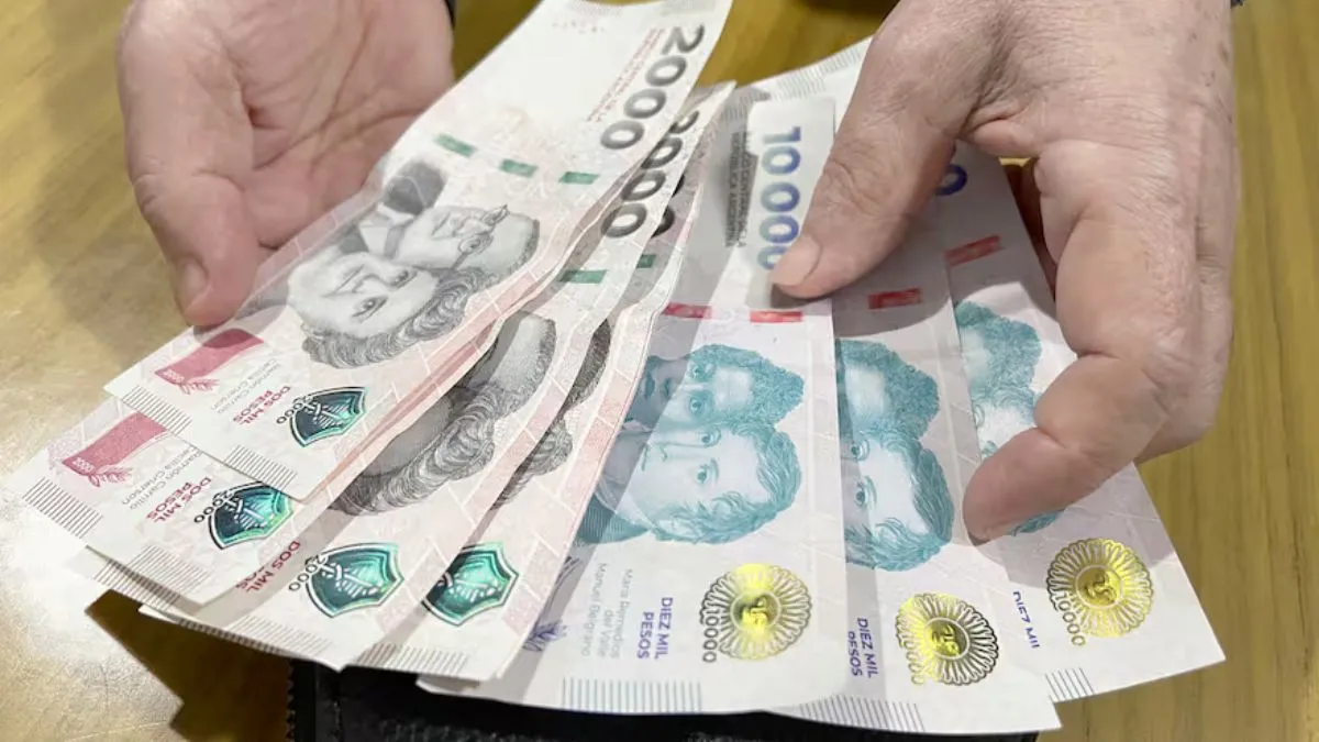 Los aumentos que llegan en abril: tarifas, nafta, colectivos, prepagas y colegios