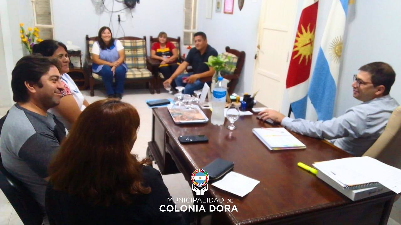 Reunión de intendente con directivos de instituciones educativas