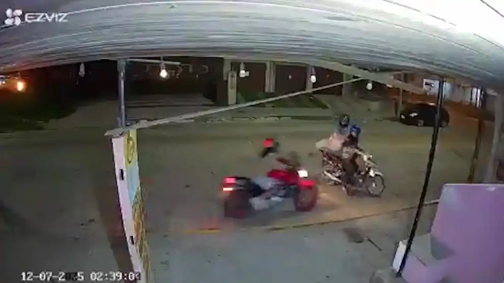 Dos t­­andilenses salvaron su moto tras un violento intento de robo en Mar del Plata