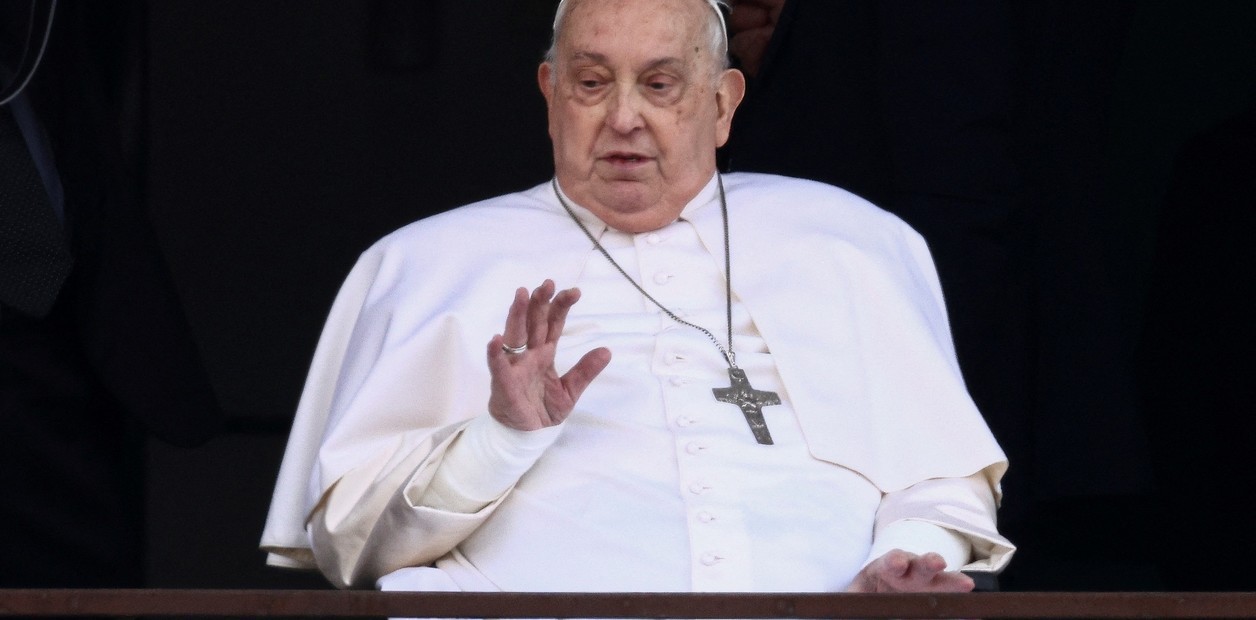 «¡Gracias a todos!»: el papa Francisco fue dado de alta