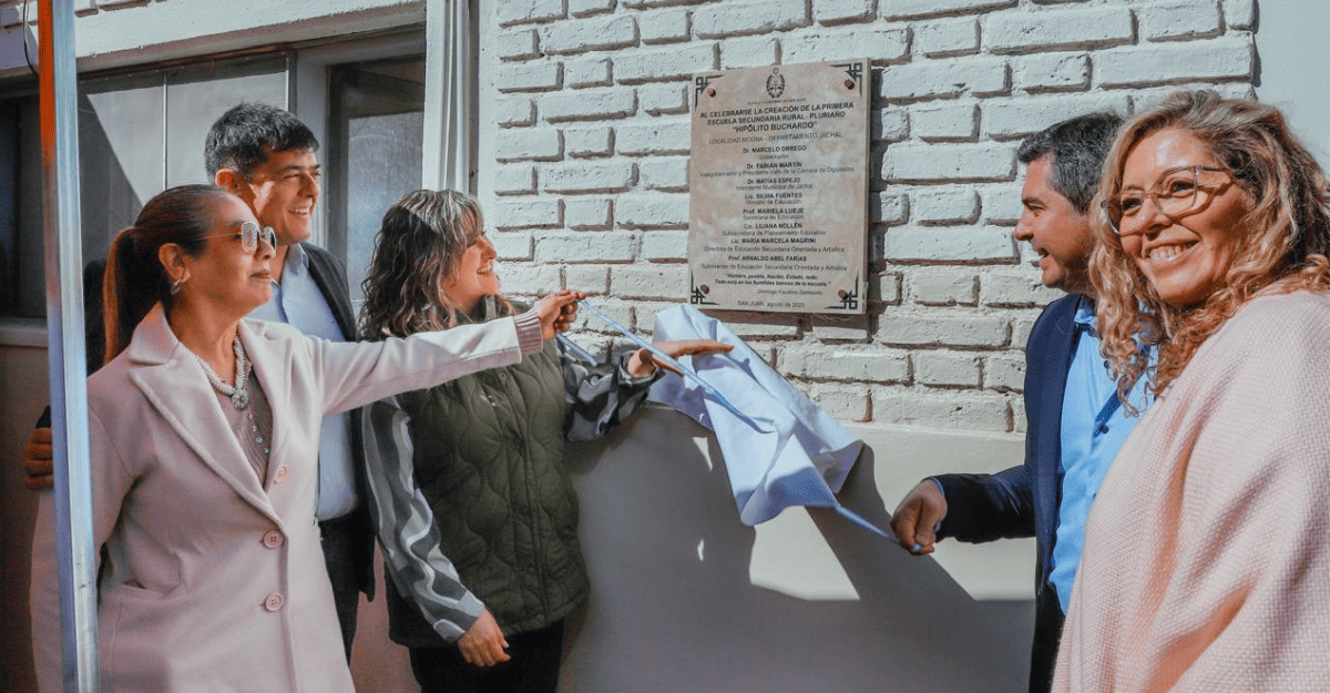 Orrego inauguró en Mogna la primera escuela secundaria rural