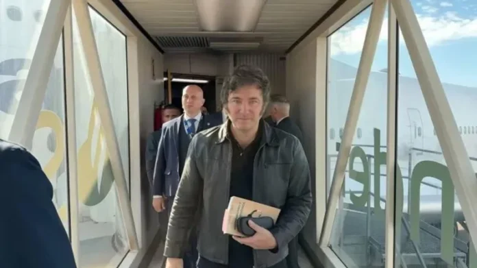 javier-milei-viaje-vuelo-aeropuerto-avion-696x391.webp MILEI EN EE.UU.: REUNIÓN CON EMPRESARIOS Y SIN ENCUENTRO CON TRUMP