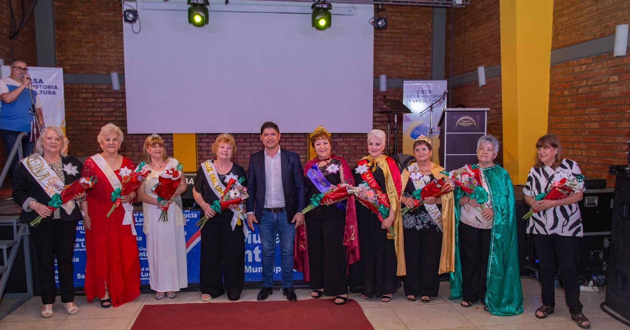 En un emotivo evento realizado en la Casa de la Cultura, la Municipalidad de Santa Lucía celebró la elección de la Reina del Adulto Mayor.