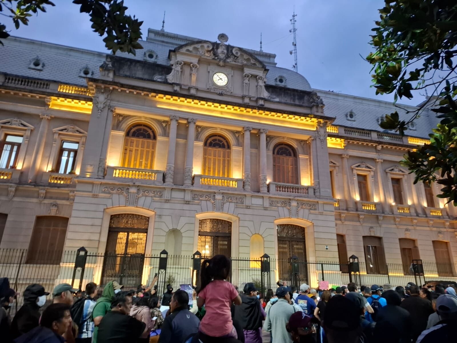 Jujuy: Levantamiento policial frente a Casa de Gobierno tras aumento salarial desigual
