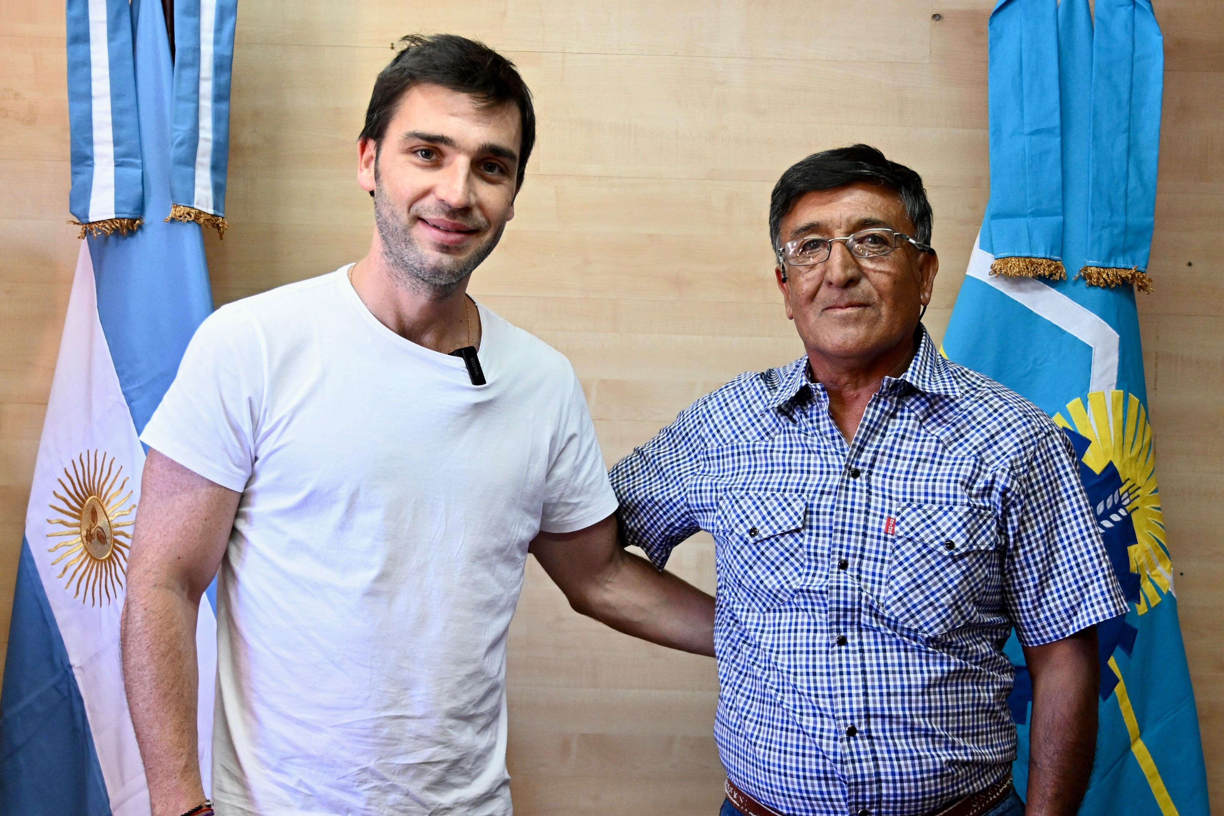 jura2.jpg Torres tomó juramento al nuevo jefe comunal de Colan Conhué y al flamante presidente del Instituto Provincial de la Vivienda