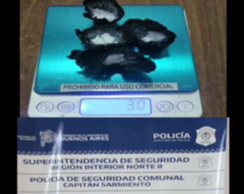 kkkkl.png Capitán Sarmiento: una persona demorada con 3 gramos de cocaína para consumo personal