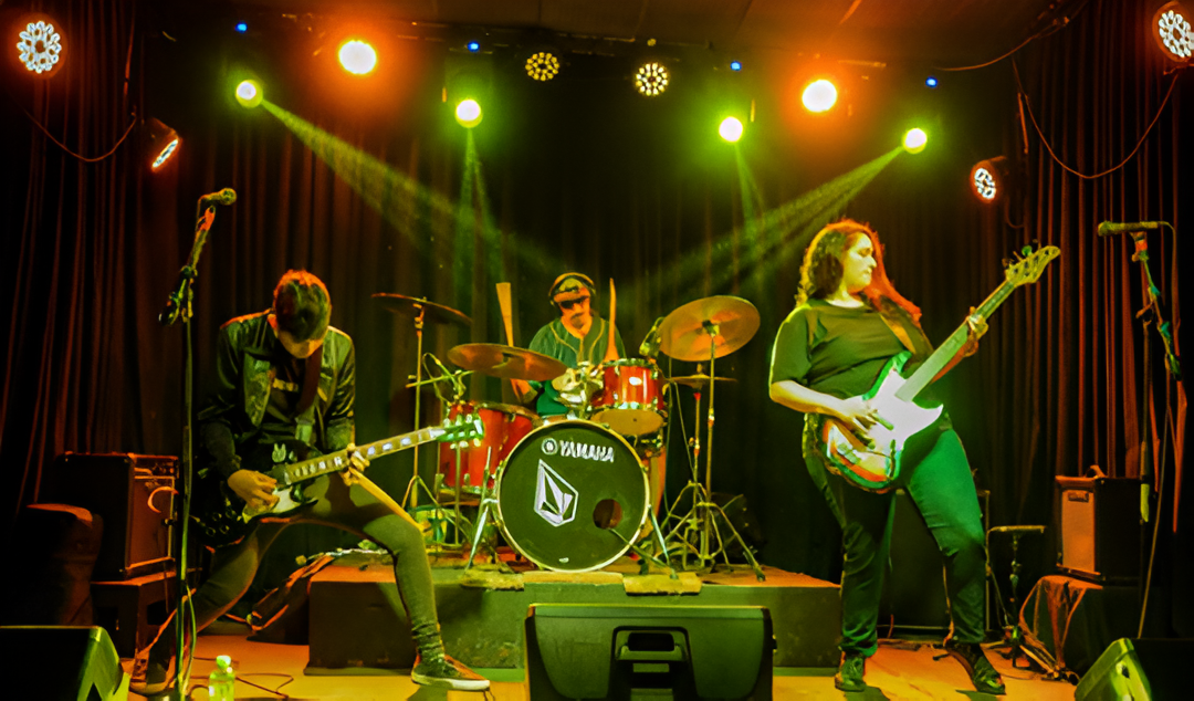Kondenados: Tres Músicos, Un Grito y un Sonido que se Planta
