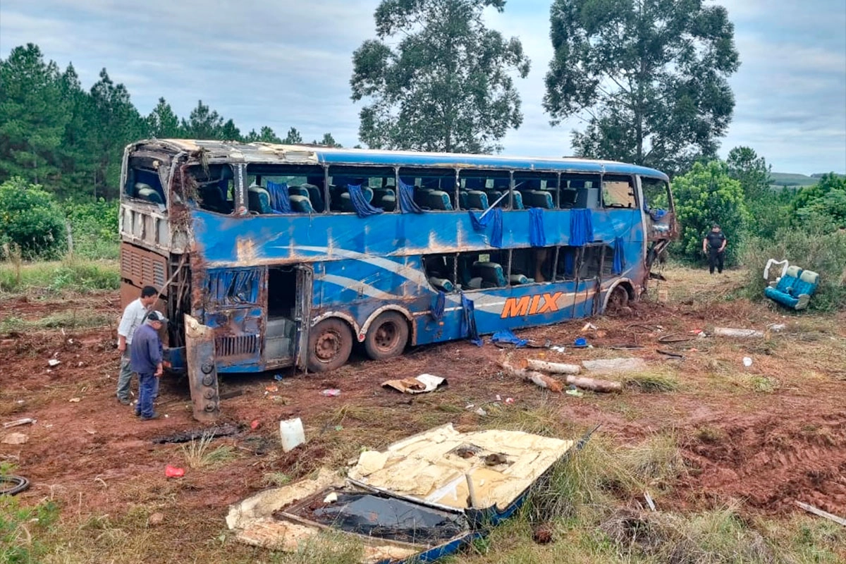 l_1744251624_23336.webp Tragedia en Ruta 14: identificaron a los fallecidos en vuelco de ómnibus y el crudo testimonio de un sobreviviente