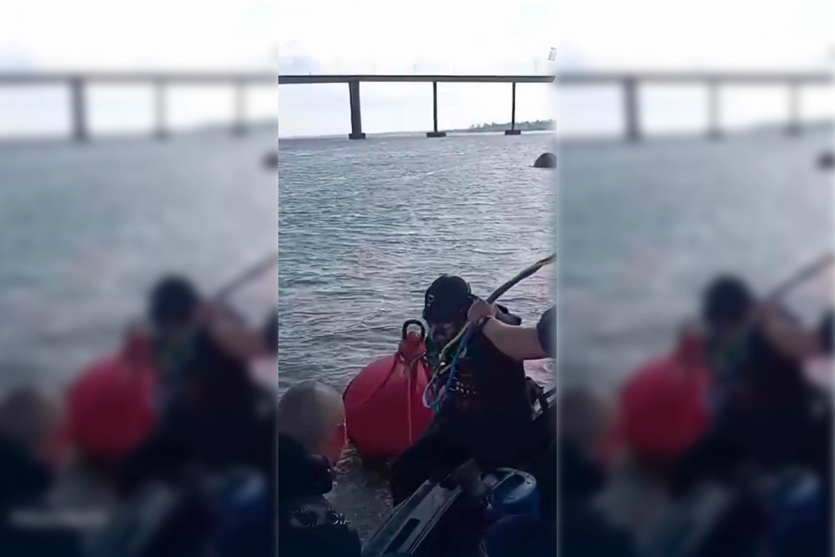 l_1747654195_15234.webp Continúa la búsqueda del hombre que se lanzó al río desde el Puente Artigas